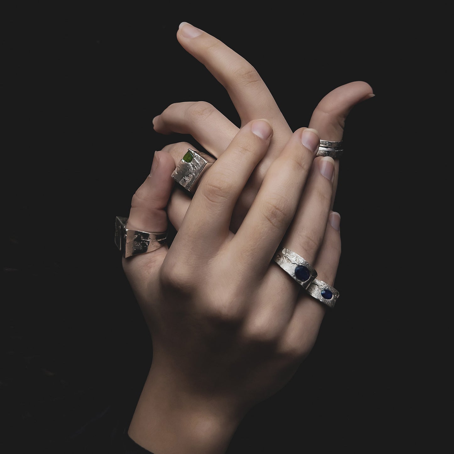 Fragment Band Blue Sapphire Ring