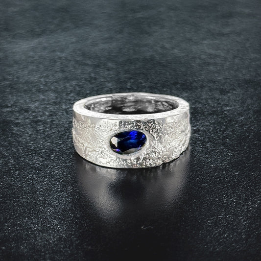Fragment Band Blue Sapphire Ring