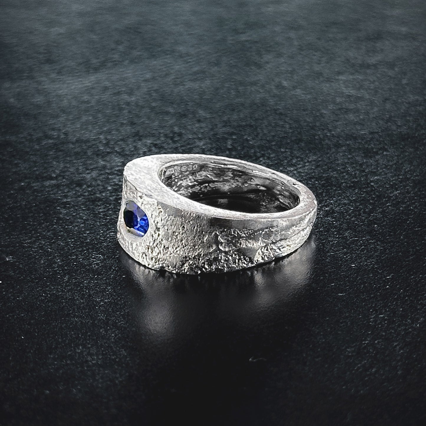Fragment Band Blue Sapphire Ring