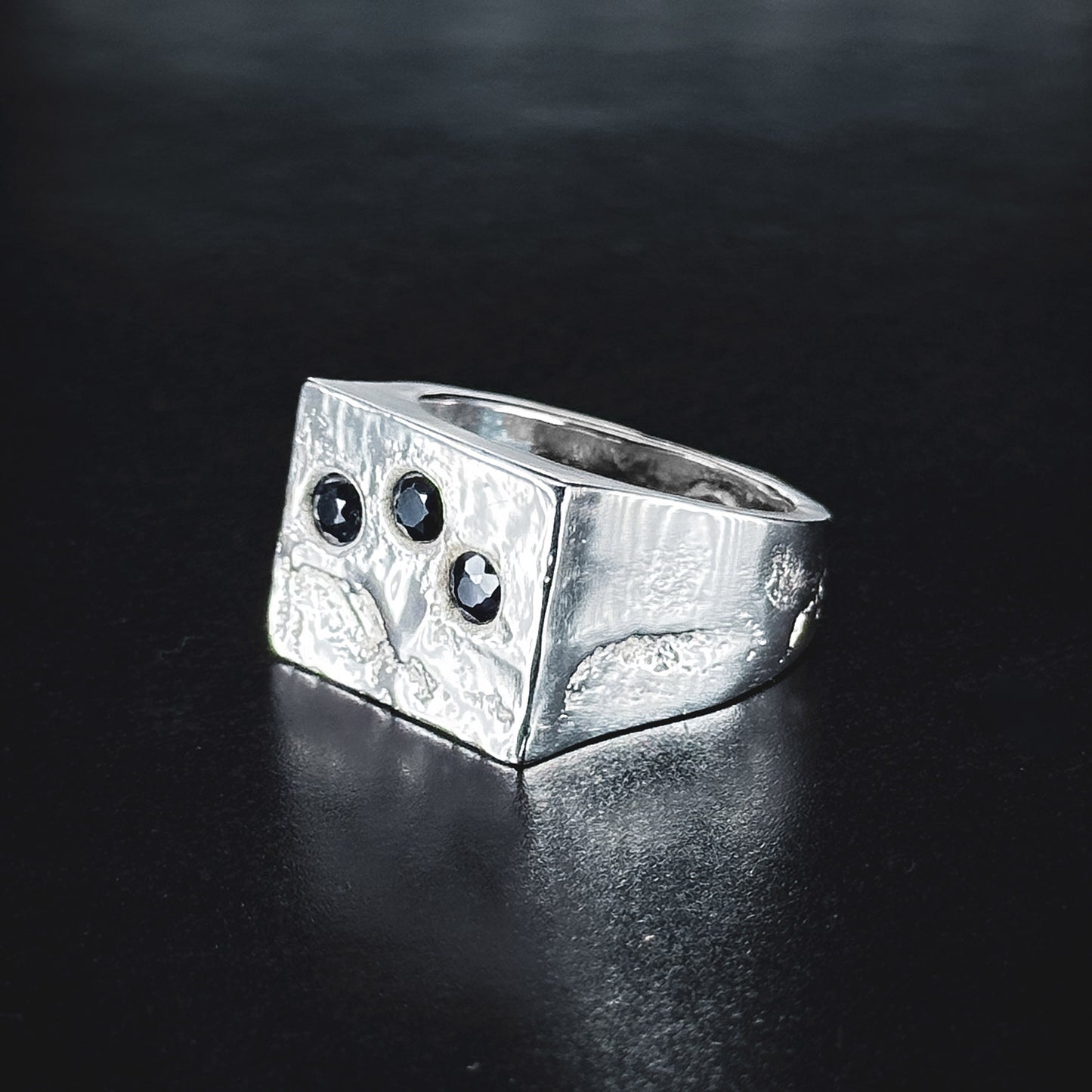 Fragment Signet Sapphires Ring