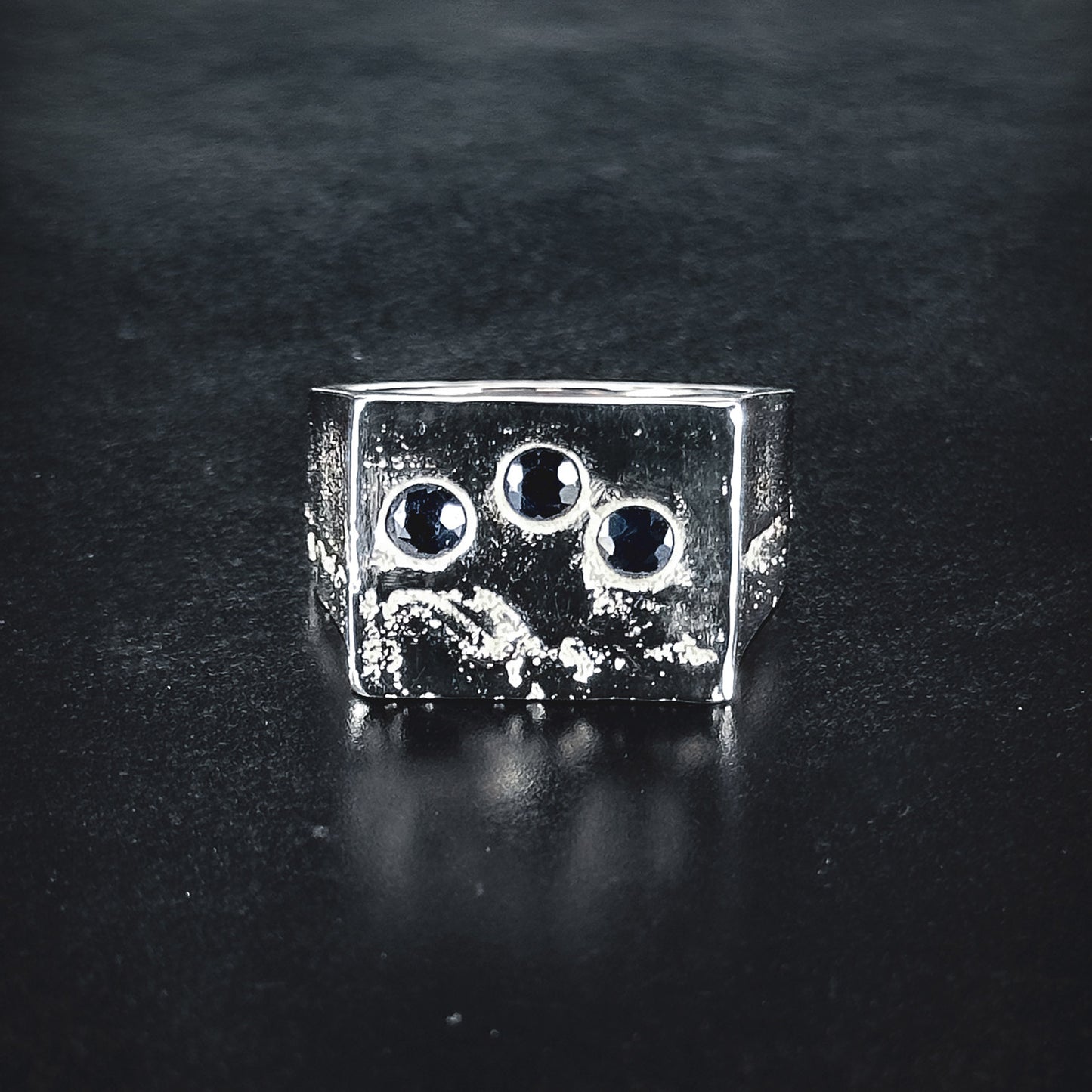 Fragment Signet Sapphires Ring