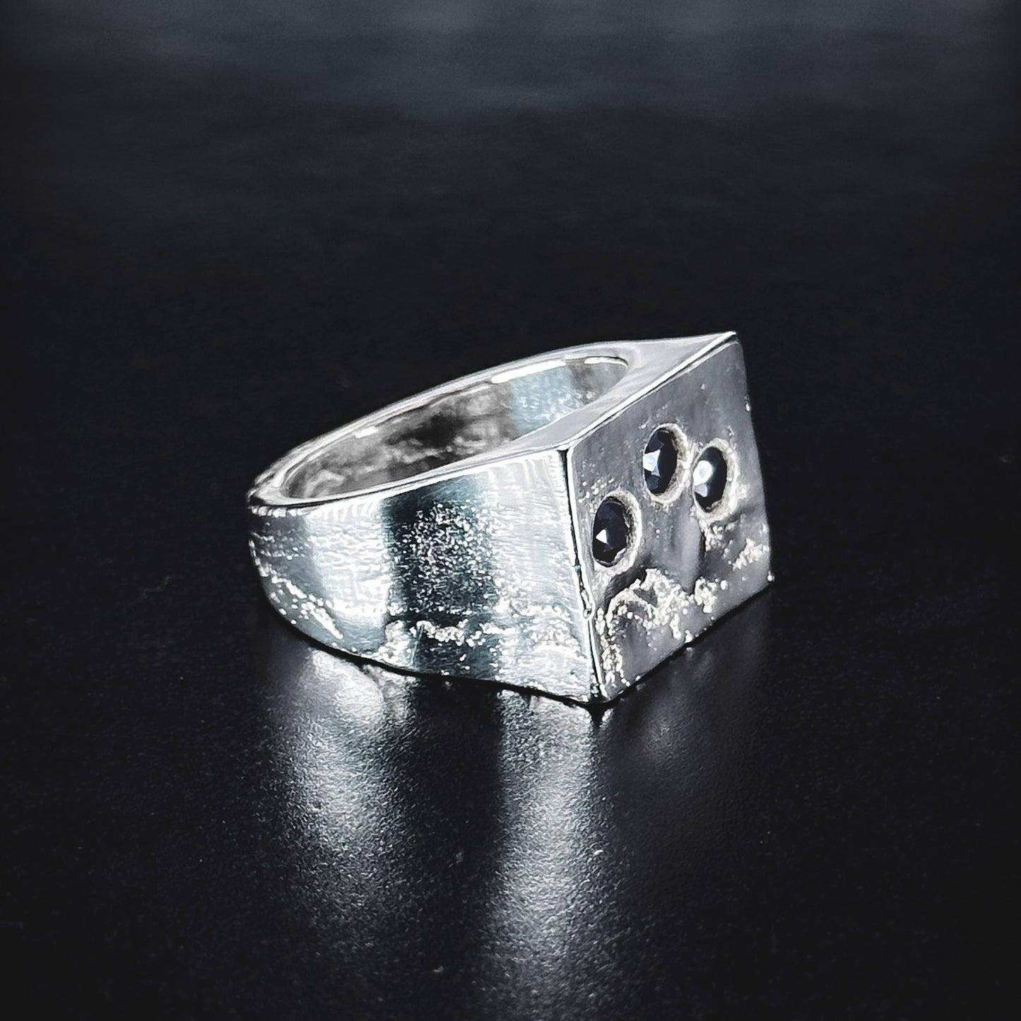 Fragment Signet Sapphires Ring